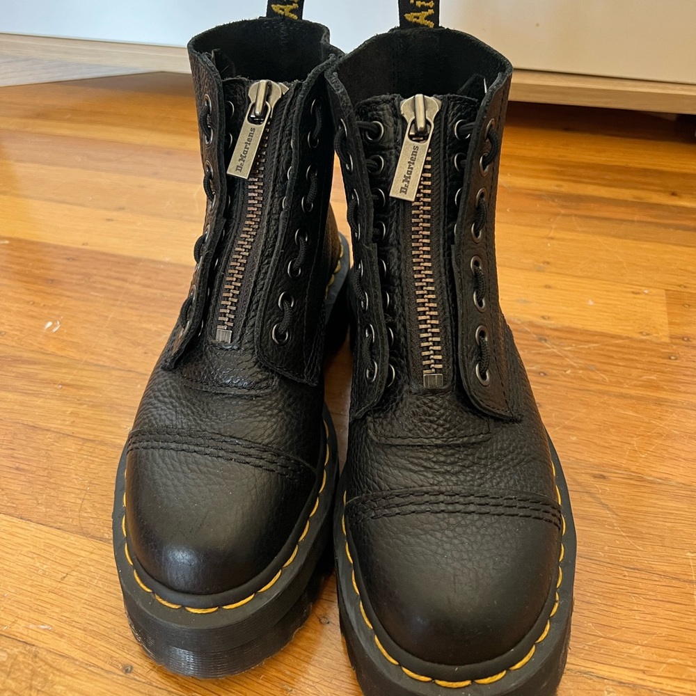 Dr. Marten Sinclair Boots in Black. Basically new condition.